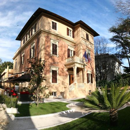 Unahotels Villa Dei Platani Φολίνιο Εξωτερικό φωτογραφία