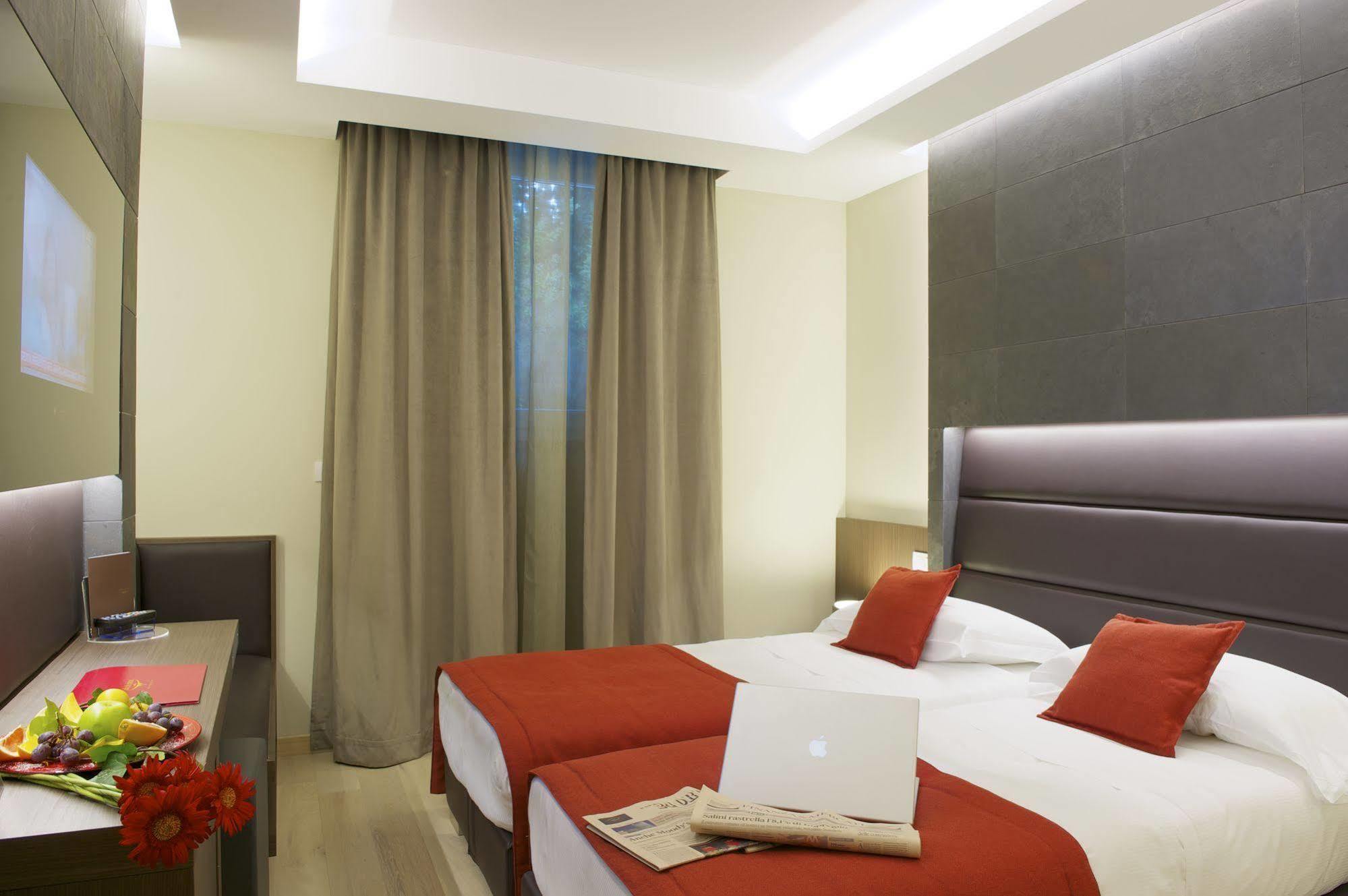 Unahotels Villa Dei Platani Φολίνιο Εξωτερικό φωτογραφία