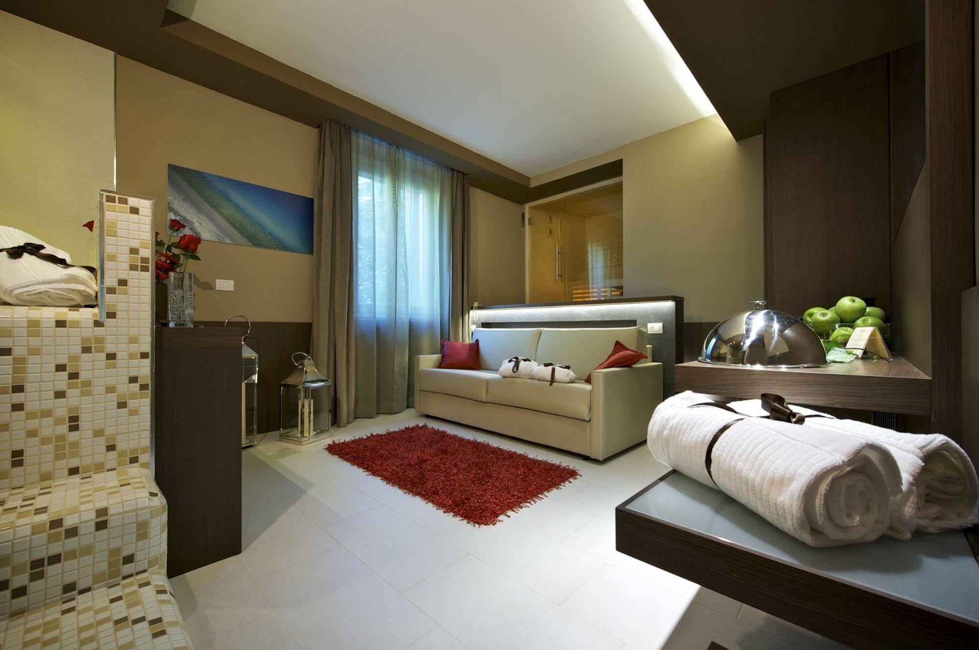 Unahotels Villa Dei Platani Φολίνιο Εξωτερικό φωτογραφία